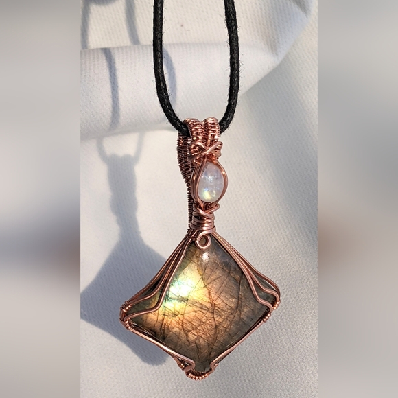 Ethereal Gemstone Pendant Necklace Natural Moonstone And Labradorite In Copper - Picture 13 of 16